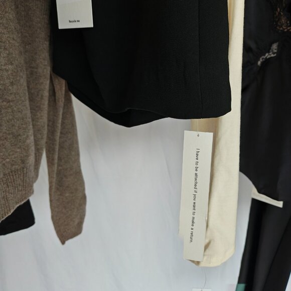 REFORMATION Carla Low Waisted Skirt in Black, size 0 - Picture 5 of 8